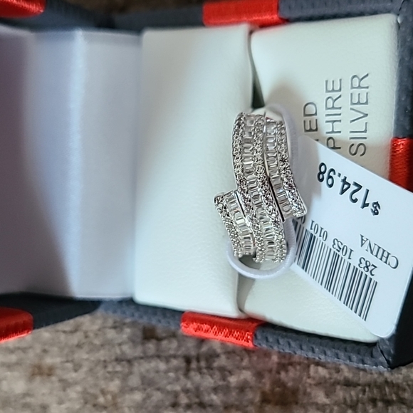 BEAUTIFUL STERLING SILVER WHITE SAPPHIRE RING SIZE 7 - Picture 3 of 8